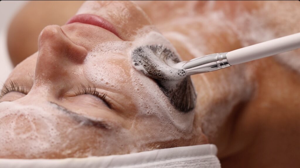 Luxe lift Facial